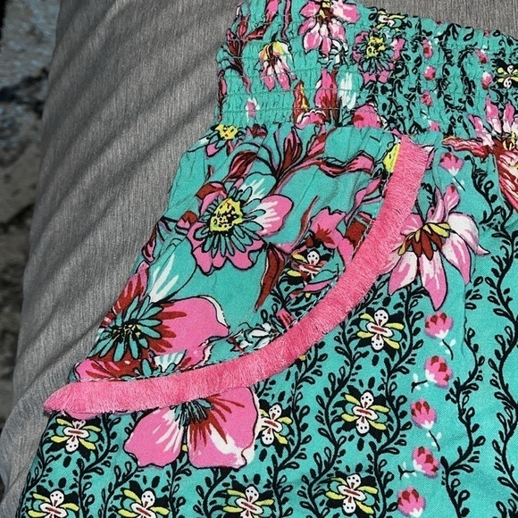 Japna lounge/sleepwear shorts.  XL excellent condition.  Bright & Beautiful - Picture 3 of 6